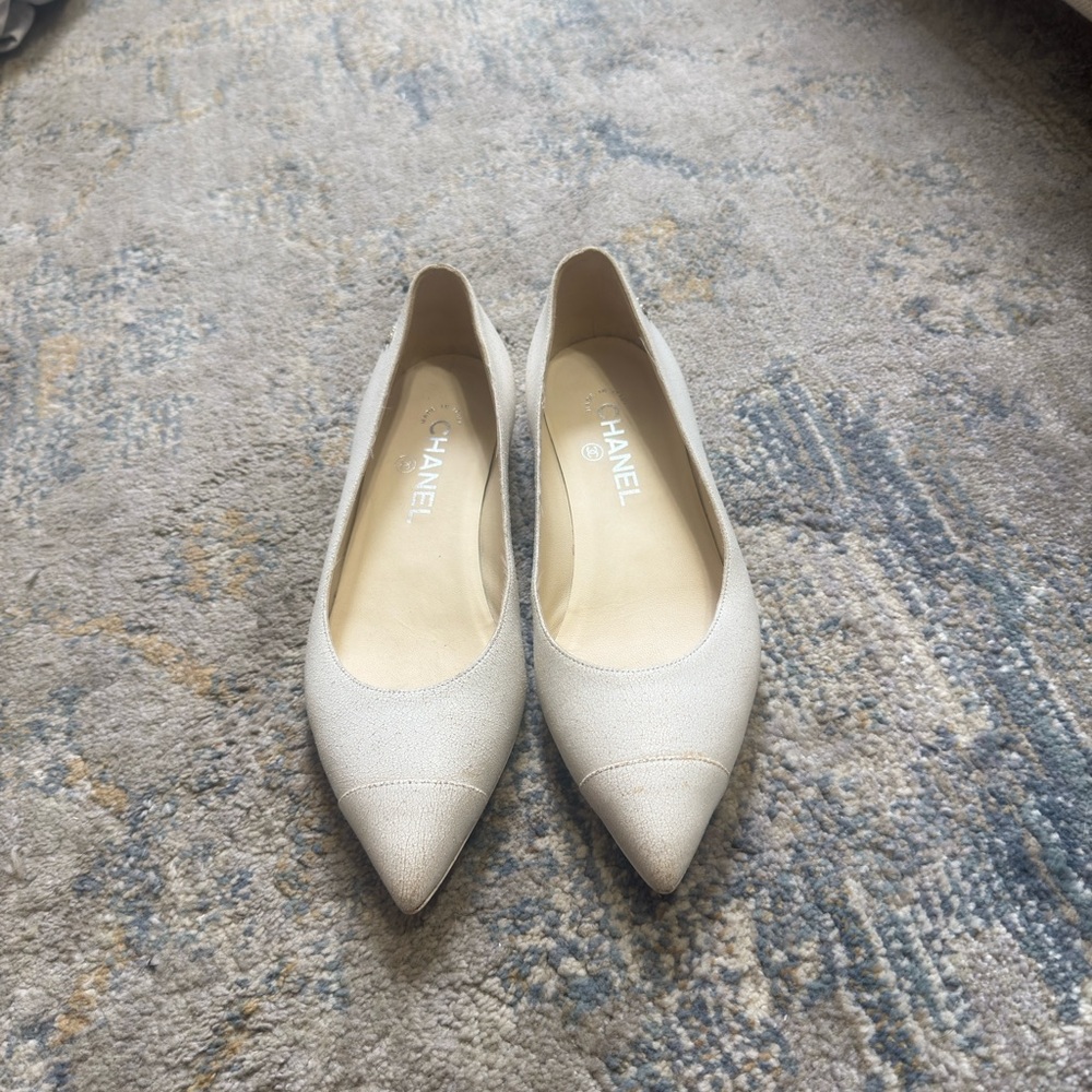 Chanel White Flats - Picture 2 of 3
